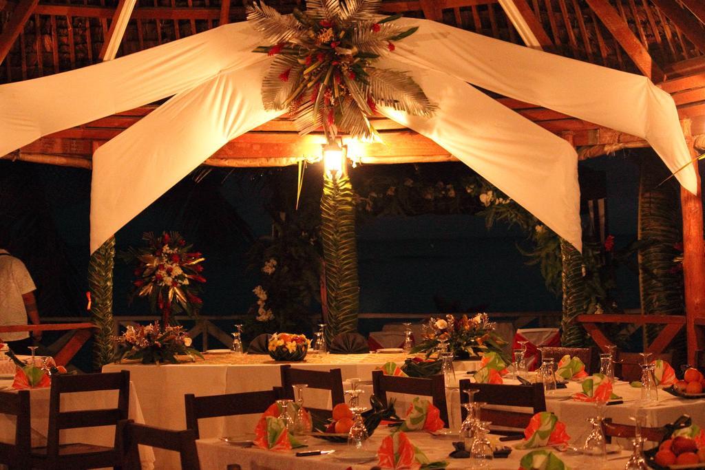 Vacations Beach Fale Hotel Manase Exterior photo