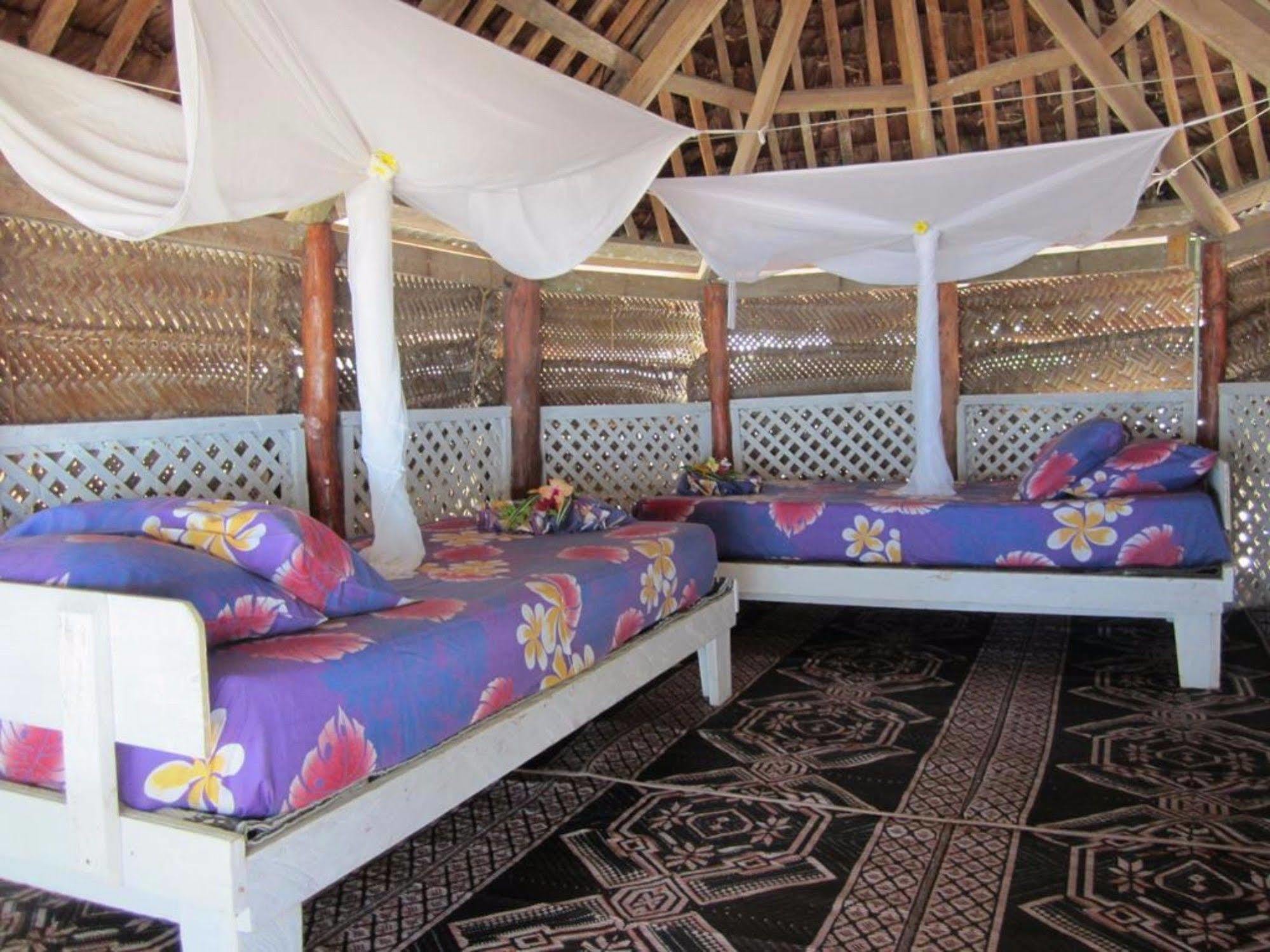 Vacations Beach Fale Hotel Manase Exterior photo